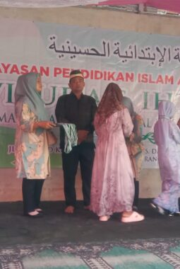 Penuh Haru, Madrasah Ibtidaiyah Al Husaeniyah Gelar Wisuda dan Ihtifalan Siswa Kelas 6